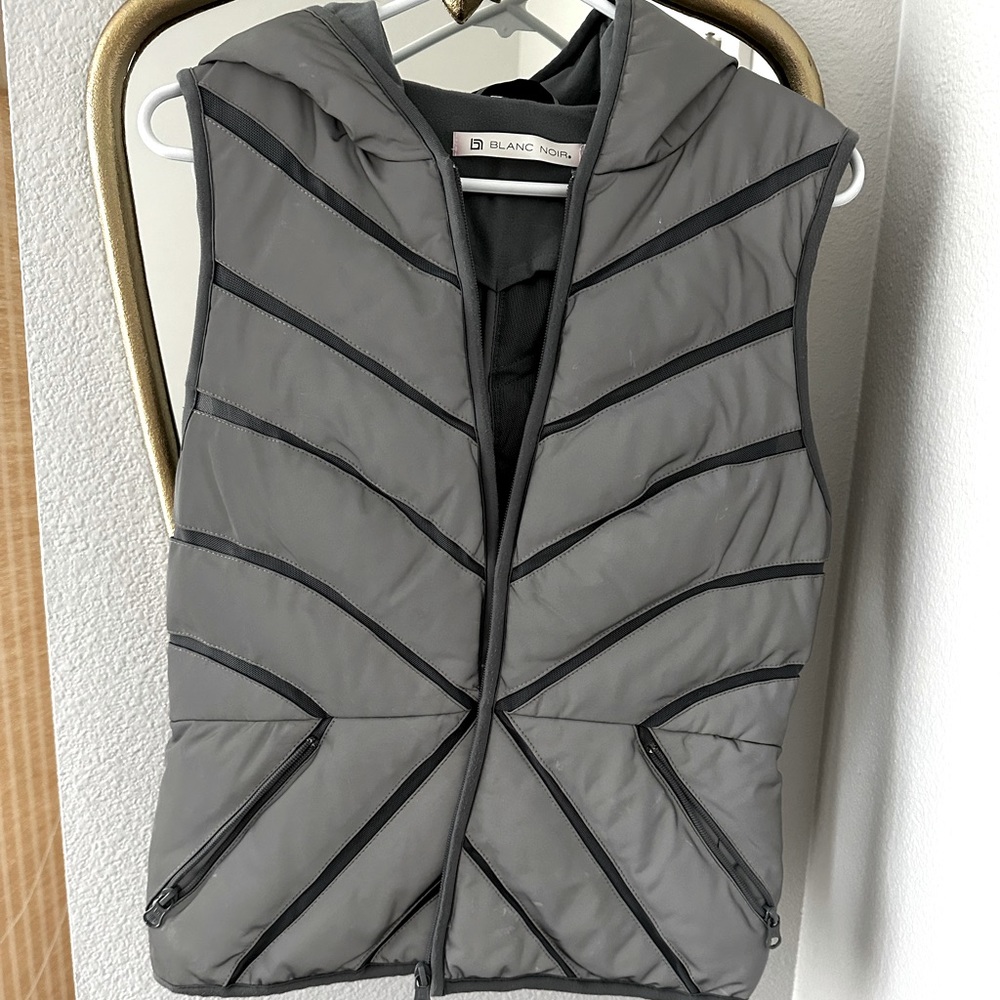 Blanc Noir reflective vest- great condition
